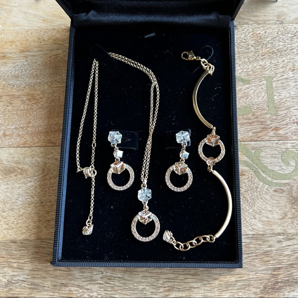 Swarovski Jewelry - Swarovski set